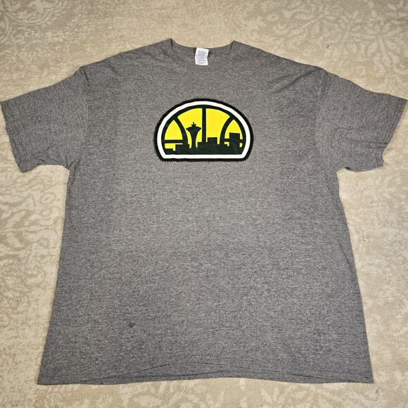 Seattle Super Sonics Gray 2XL t-shirt old logo featuring the Seattle skyline - Picture 1 of 8